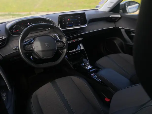 Peugeot 2008 1.2 PureTech Allure Pack EAT8 5