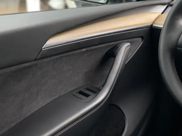 Tesla Model Y Standard 23