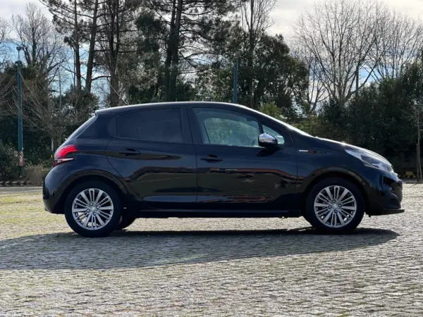Peugeot 208 4