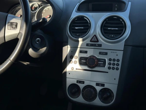 Opel Corsa Outro 14