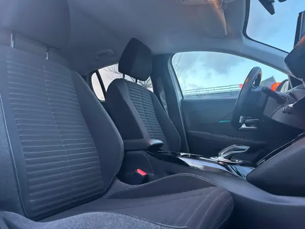 Peugeot e-208 Outro 21