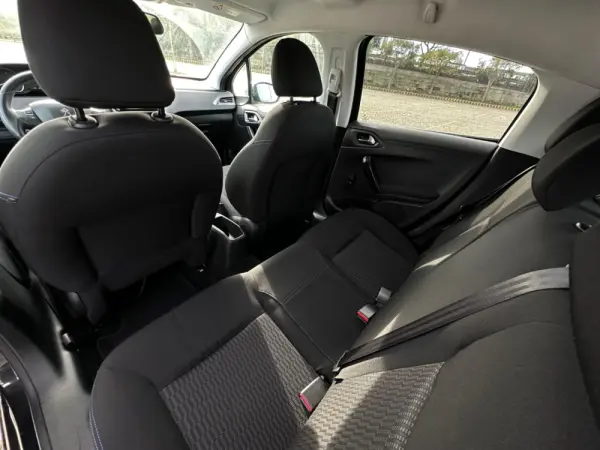 Peugeot 208 17