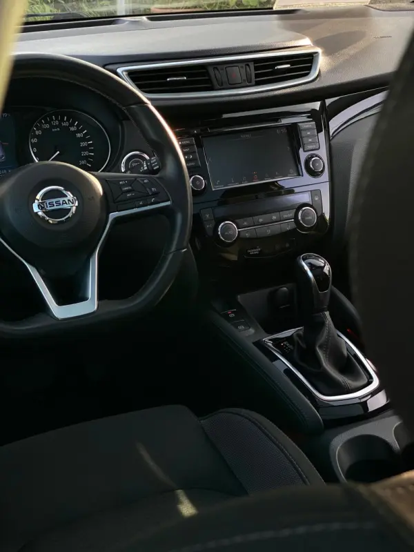 Nissan Qashqai 1.3 DIG-T Design Edition 18