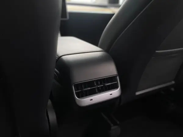 Tesla Model Y Standard 27