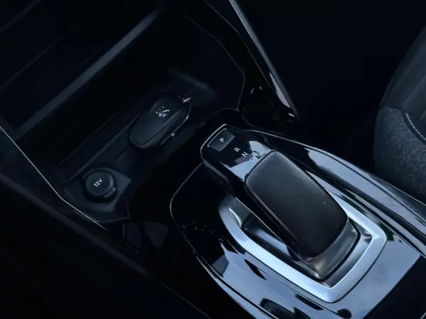 Peugeot e-208 Outro 13