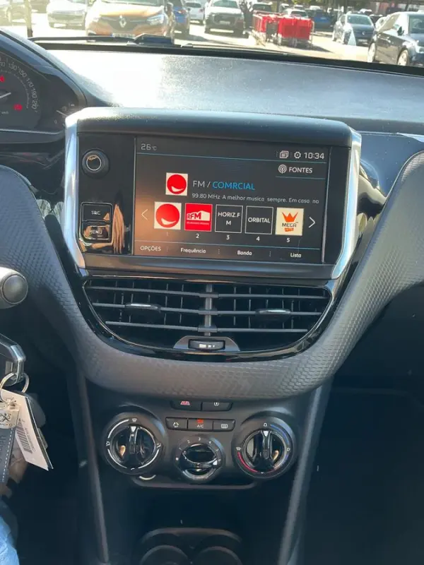 Peugeot 208 8
