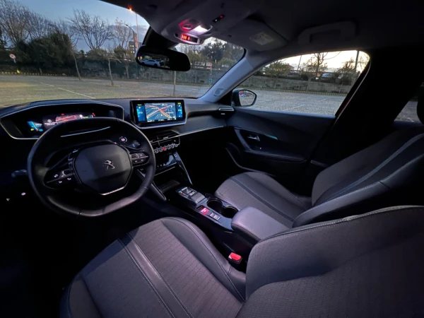 Peugeot e-2008 GT 5