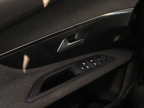 Peugeot 3008 PureTech 130 Stop & Start EAT6 Active 17