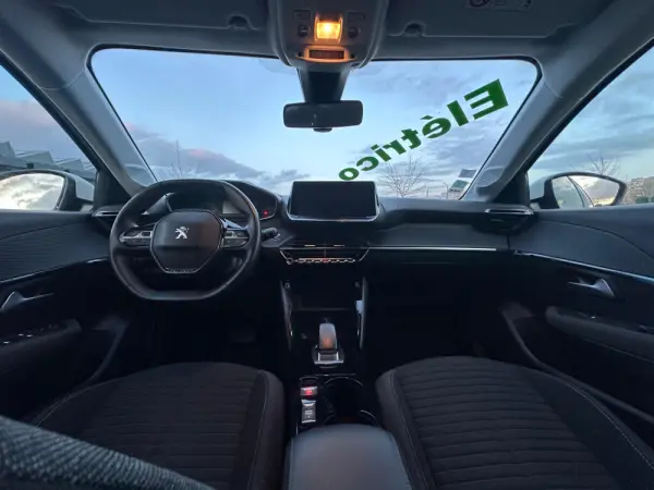 Peugeot e-208 Outro 10