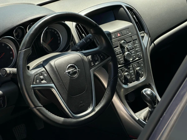 Opel Astra 1.4 Cosmo 11