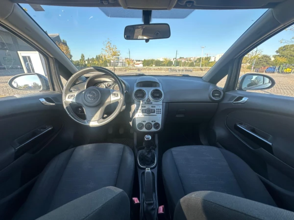 Opel Corsa Outro 12