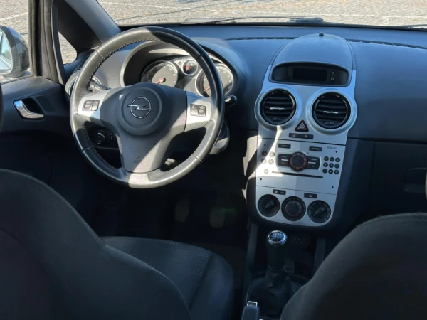 Opel Corsa Outro 13