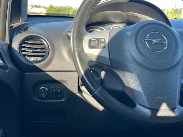 Opel Corsa Outro 16