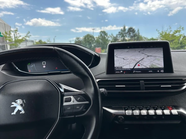 Peugeot 3008 1.2 PureTech Allure EAT6 12