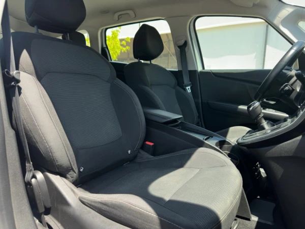 Renault Scénic null 21