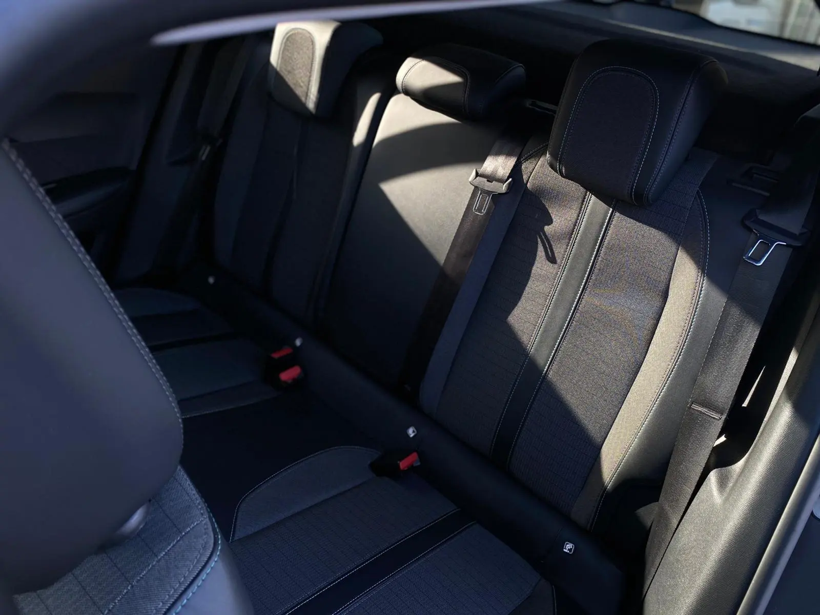 Peugeot 2008 1.2 PureTech Allure Pack 7