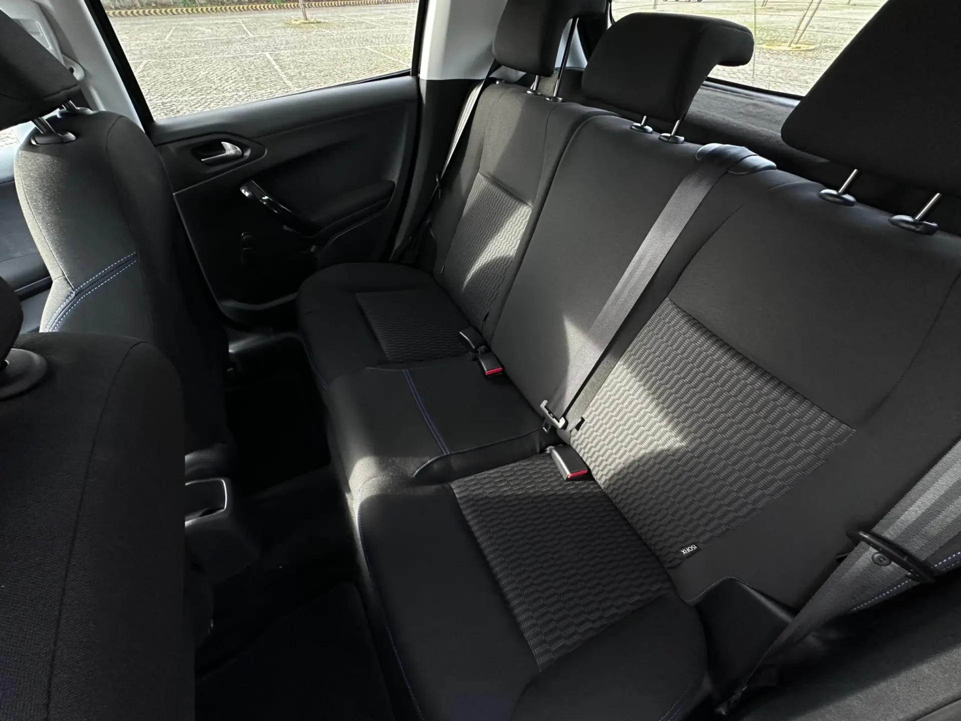 Peugeot 208 16