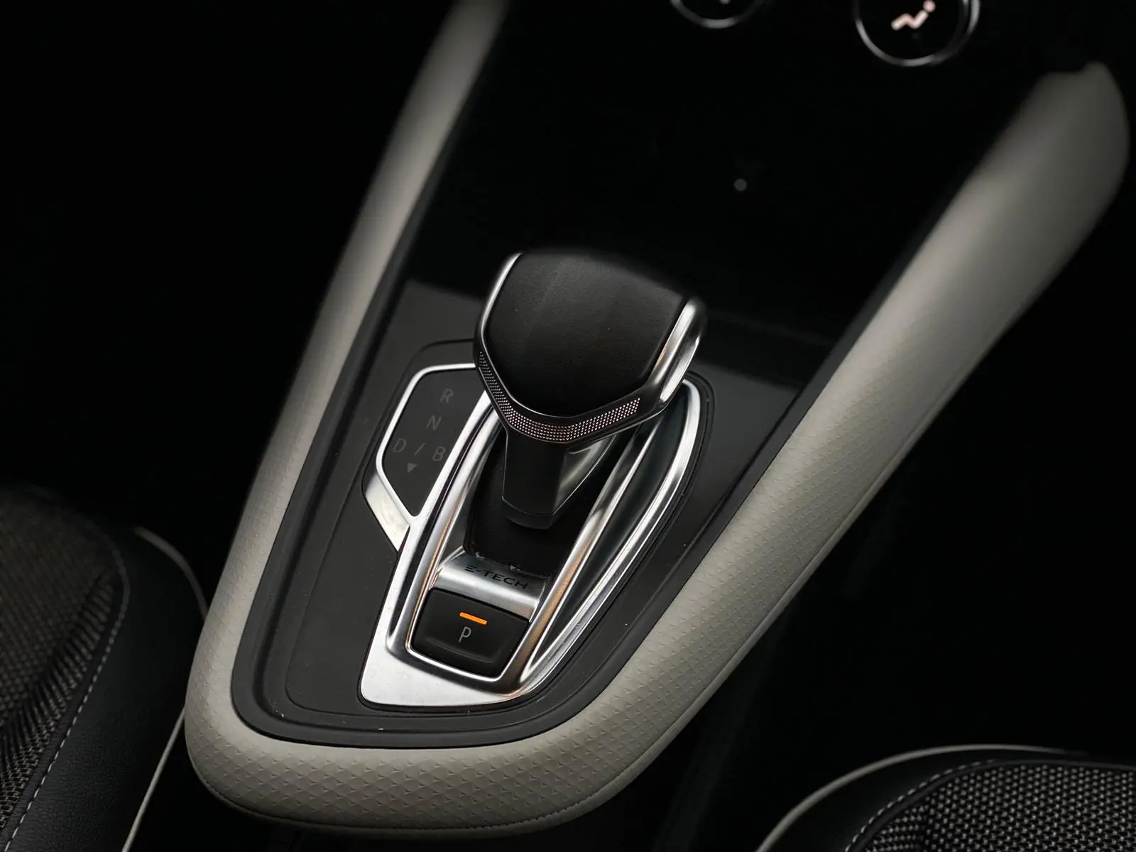 Renault Captur e-tech 8