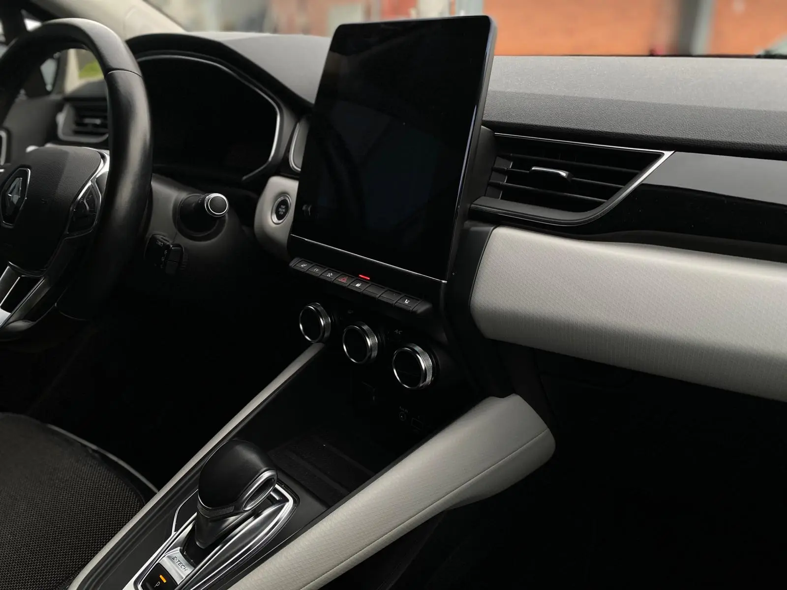 Renault Captur e-tech 24