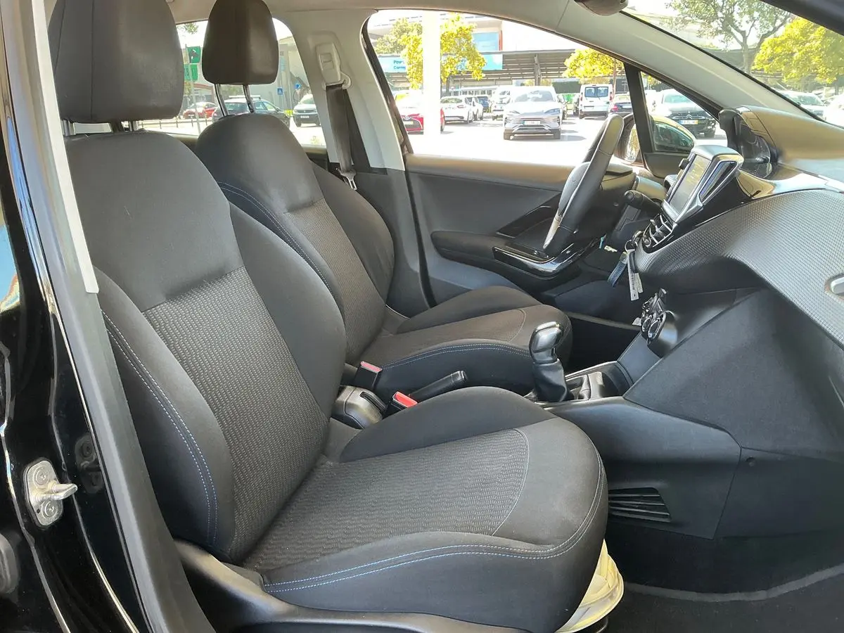 Peugeot 208 13