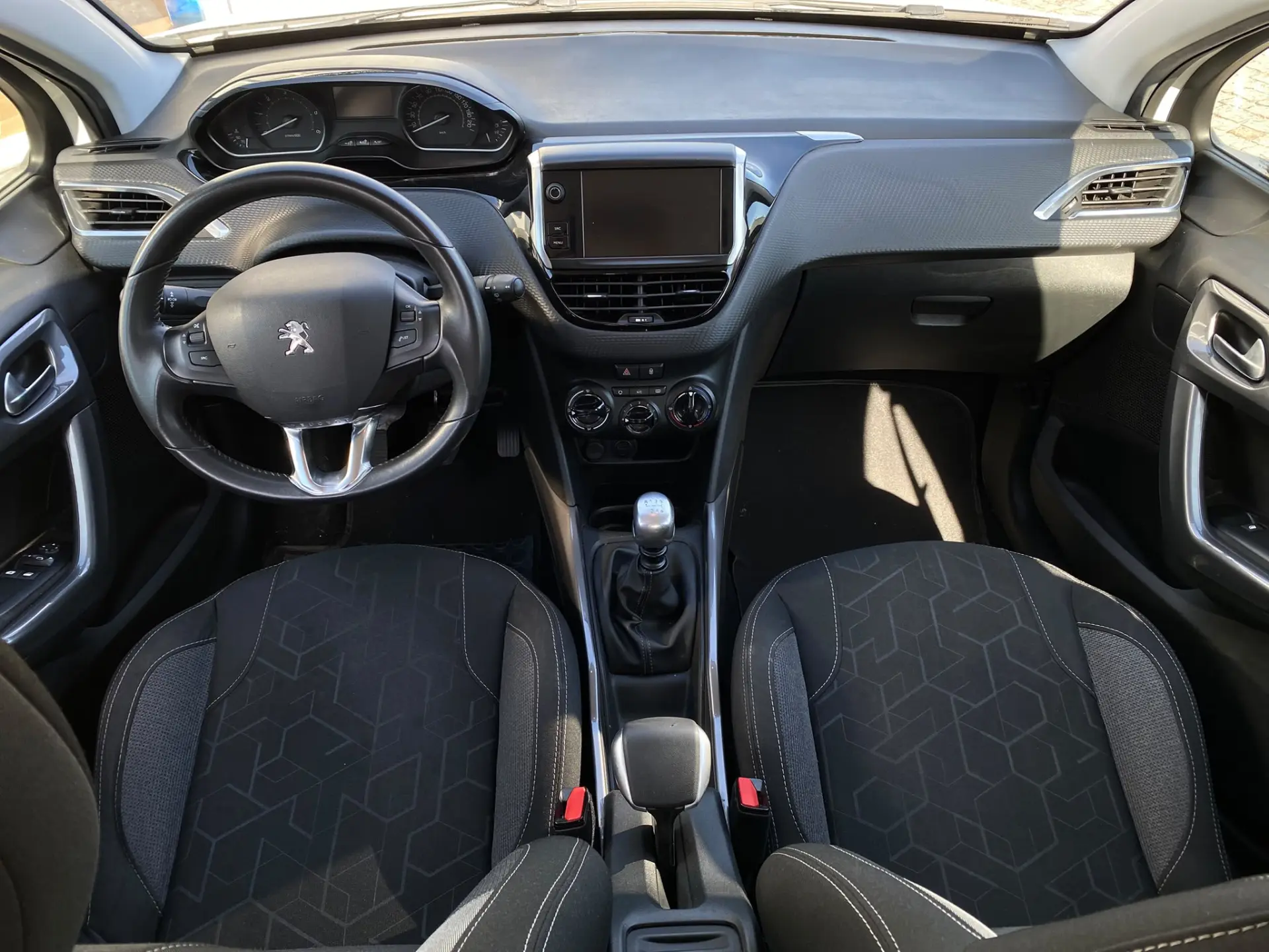 Peugeot 2008 1.5 BlueHDi Active 5