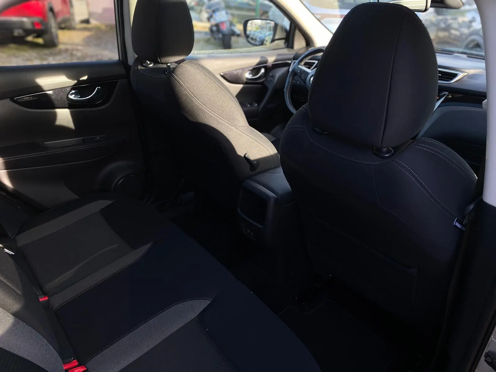 Nissan Qashqai 1.3 DIG-T Design Edition 6