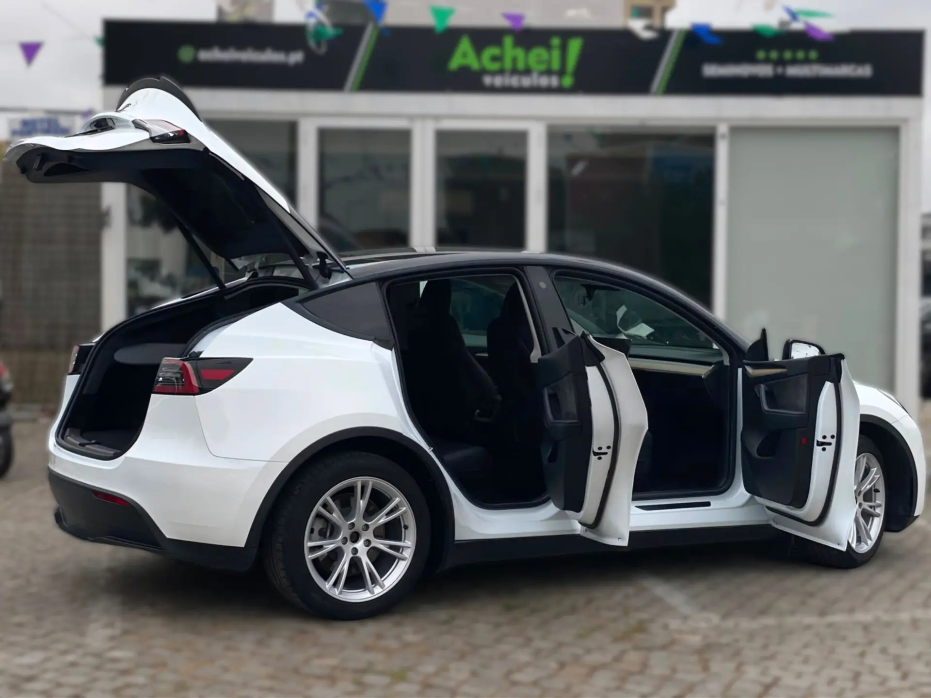 Tesla Model Y Standard 2