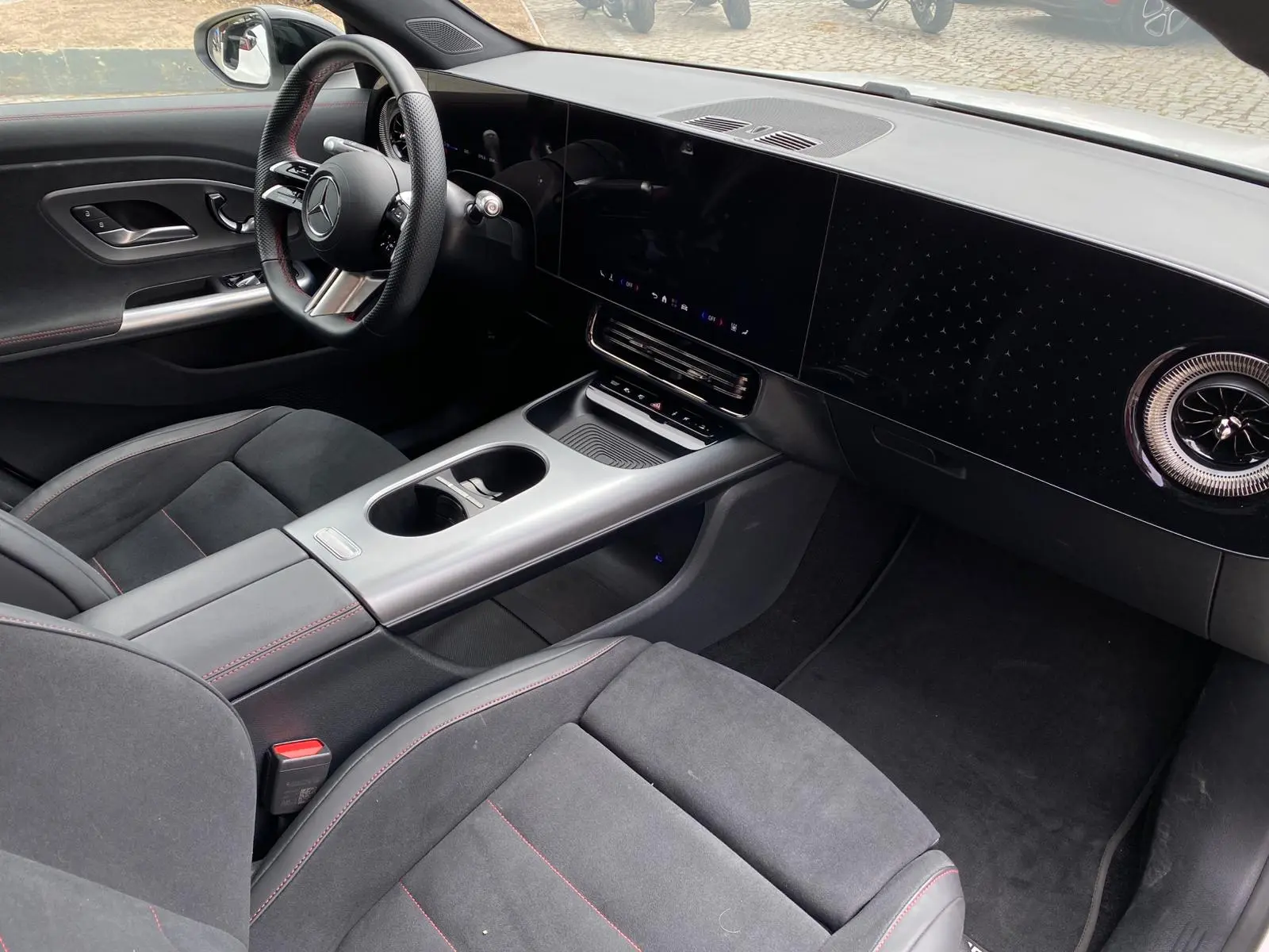 Mercedes-Benz CLA 250+ Outro 34