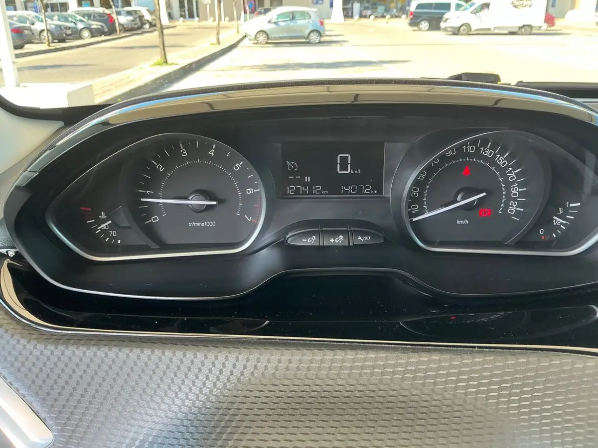 Peugeot 208 11