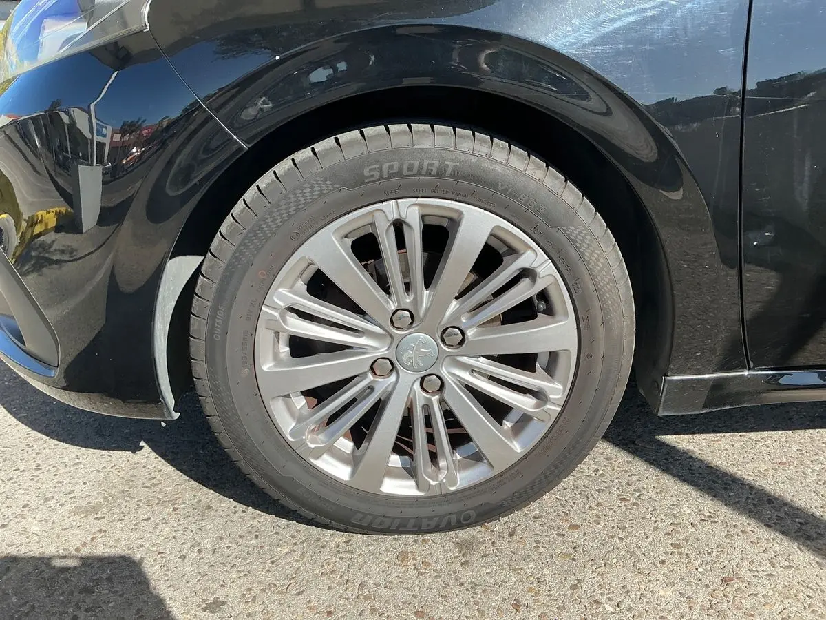 Peugeot 208 15