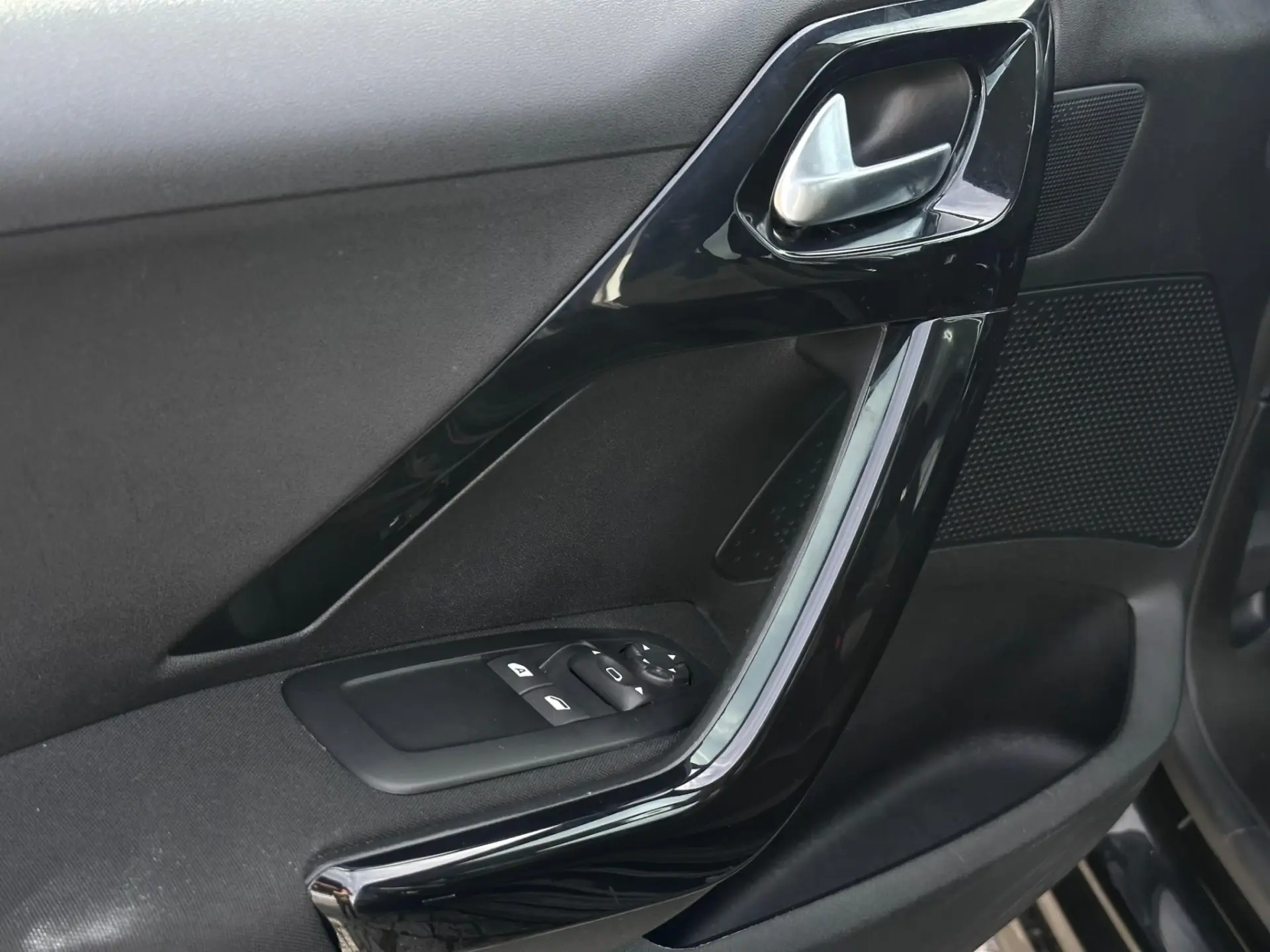 Peugeot 208 9