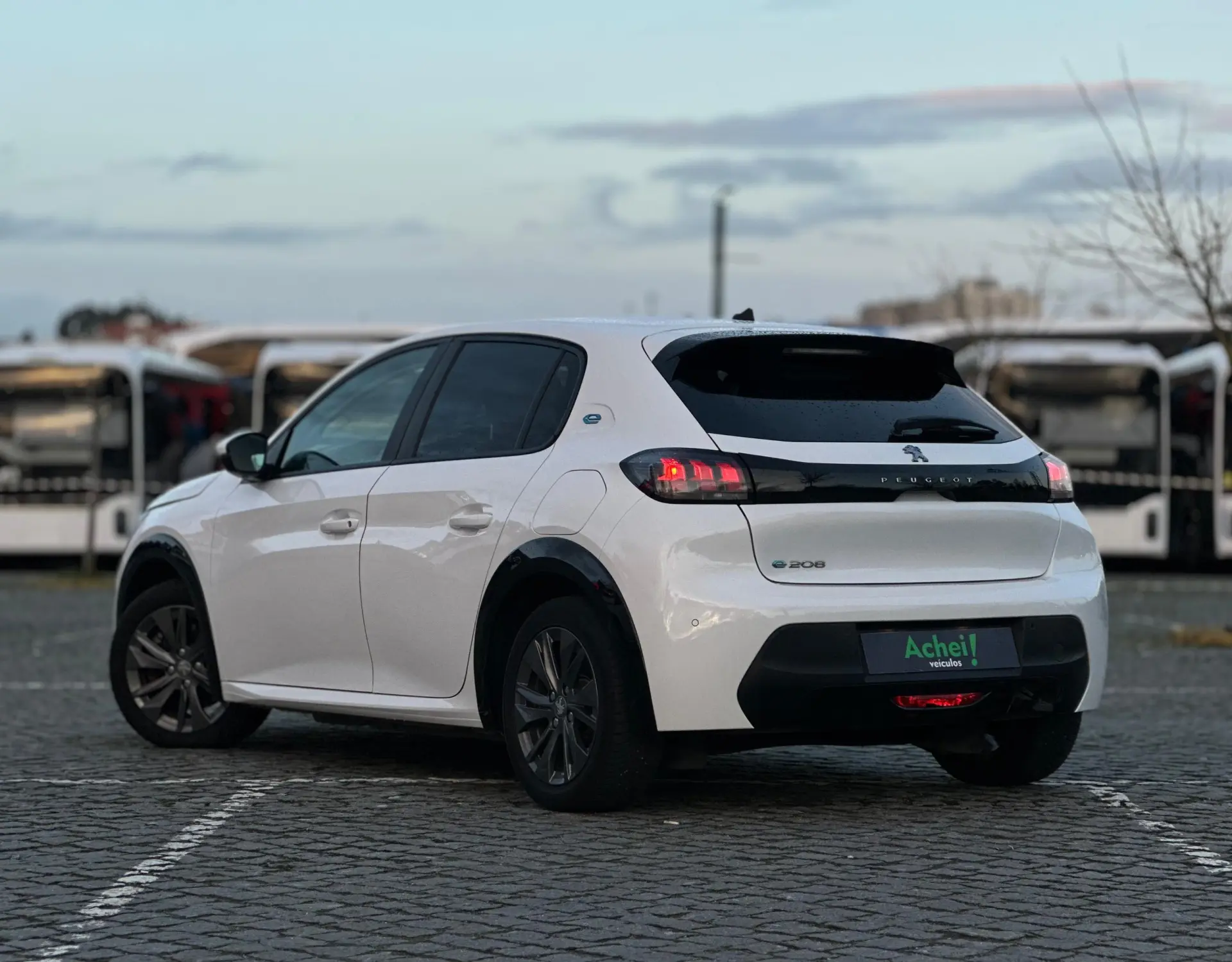 Peugeot e-208 Outro 7