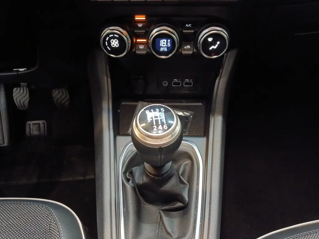 Renault Captur 1.0 TCe Techno 8