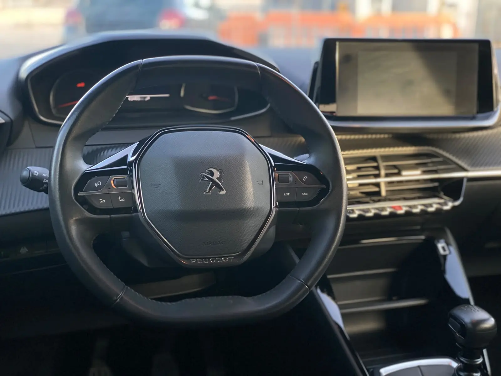 Peugeot 2008 4
