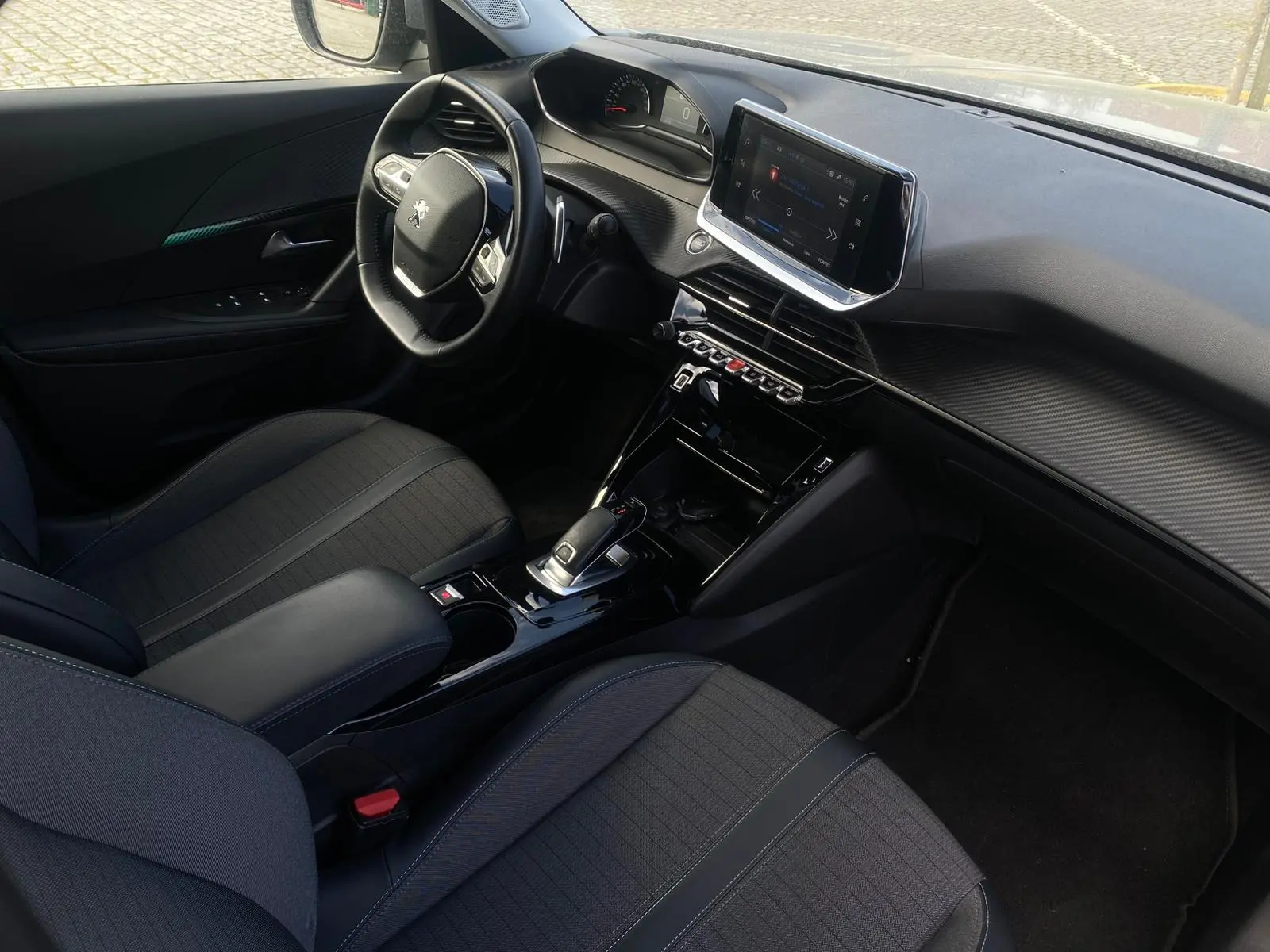 Peugeot 2008 1.2 PureTech Allure Pack EAT8 6