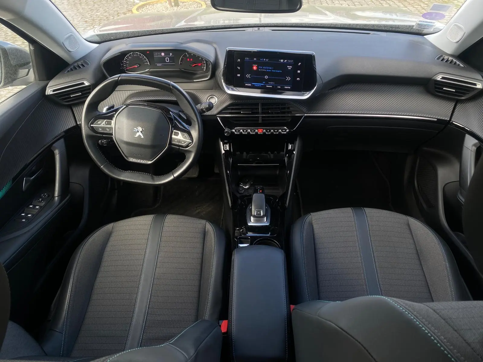 Peugeot 2008 1.2 PureTech Allure Pack EAT8 4