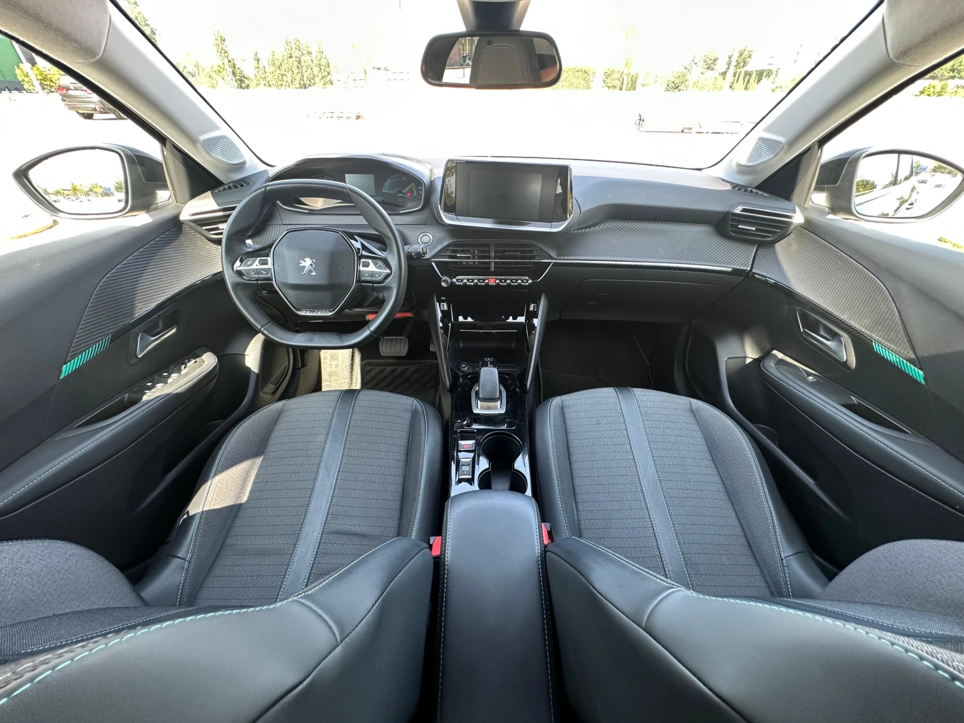 Peugeot e-208 10