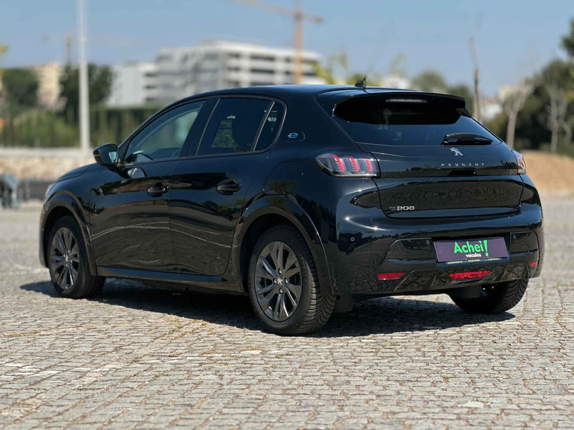 Peugeot e-208 4