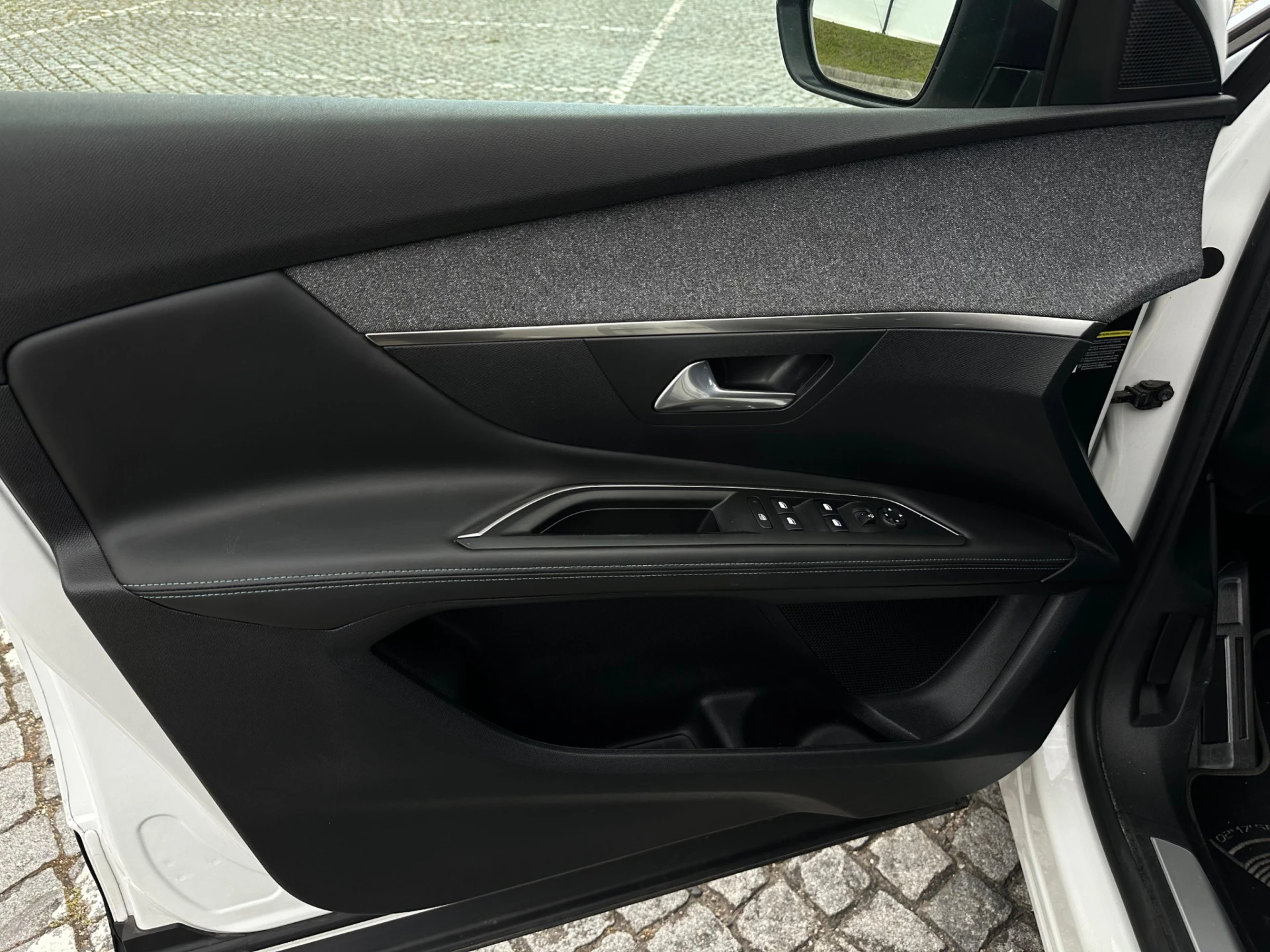 Peugeot 3008 1.2 PureTech Allure EAT6 9
