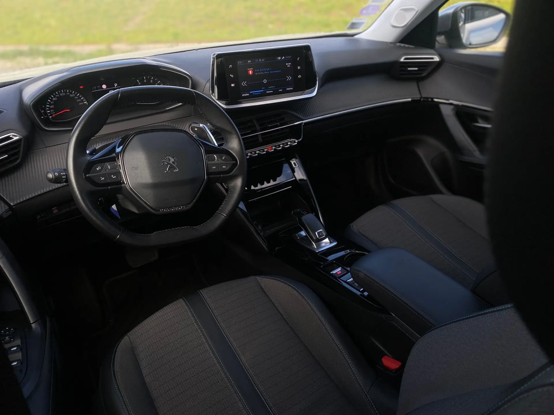 Peugeot 2008 1.2 PureTech Allure Pack EAT8 5