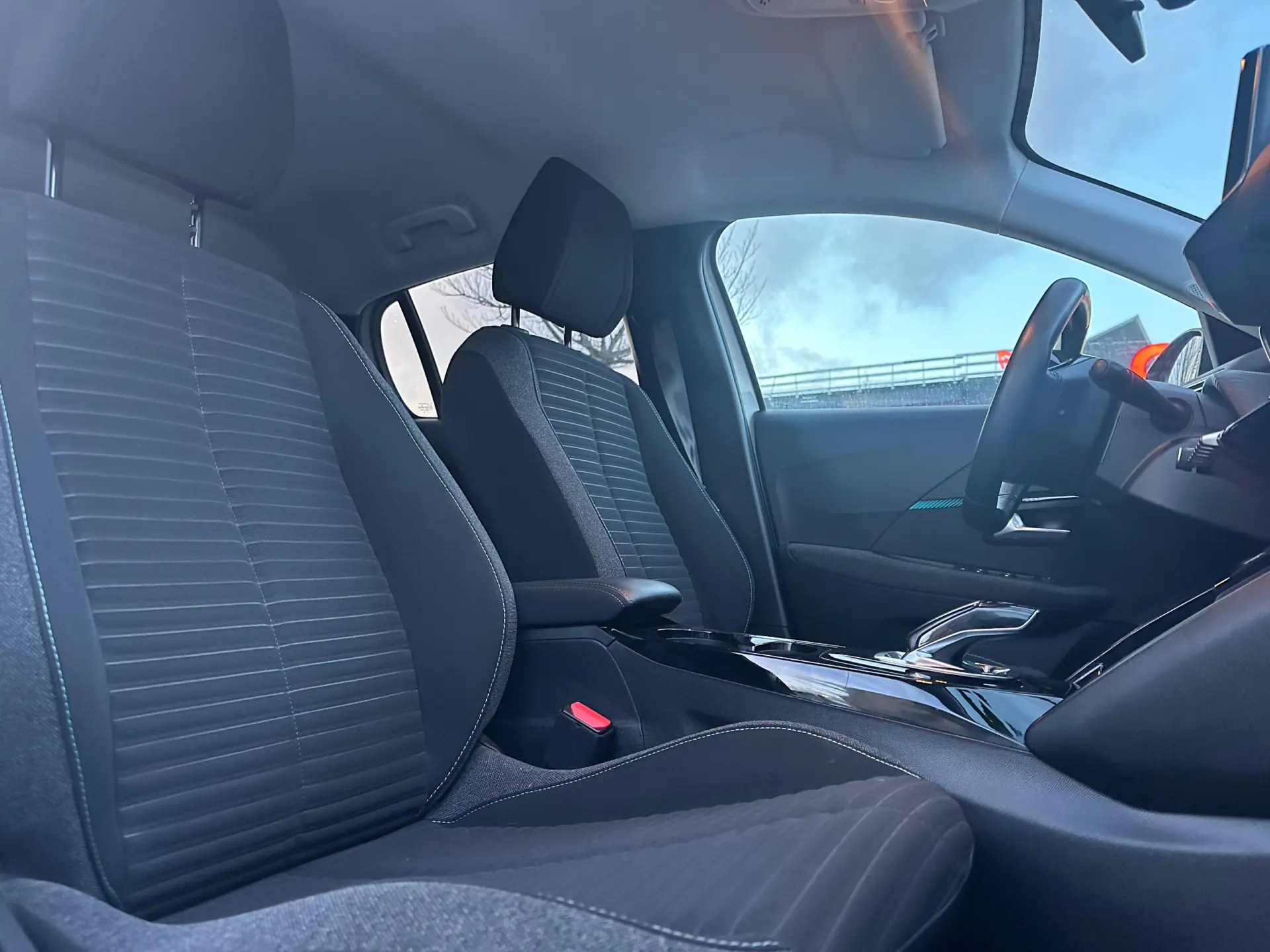 Peugeot e-208 Outro 21