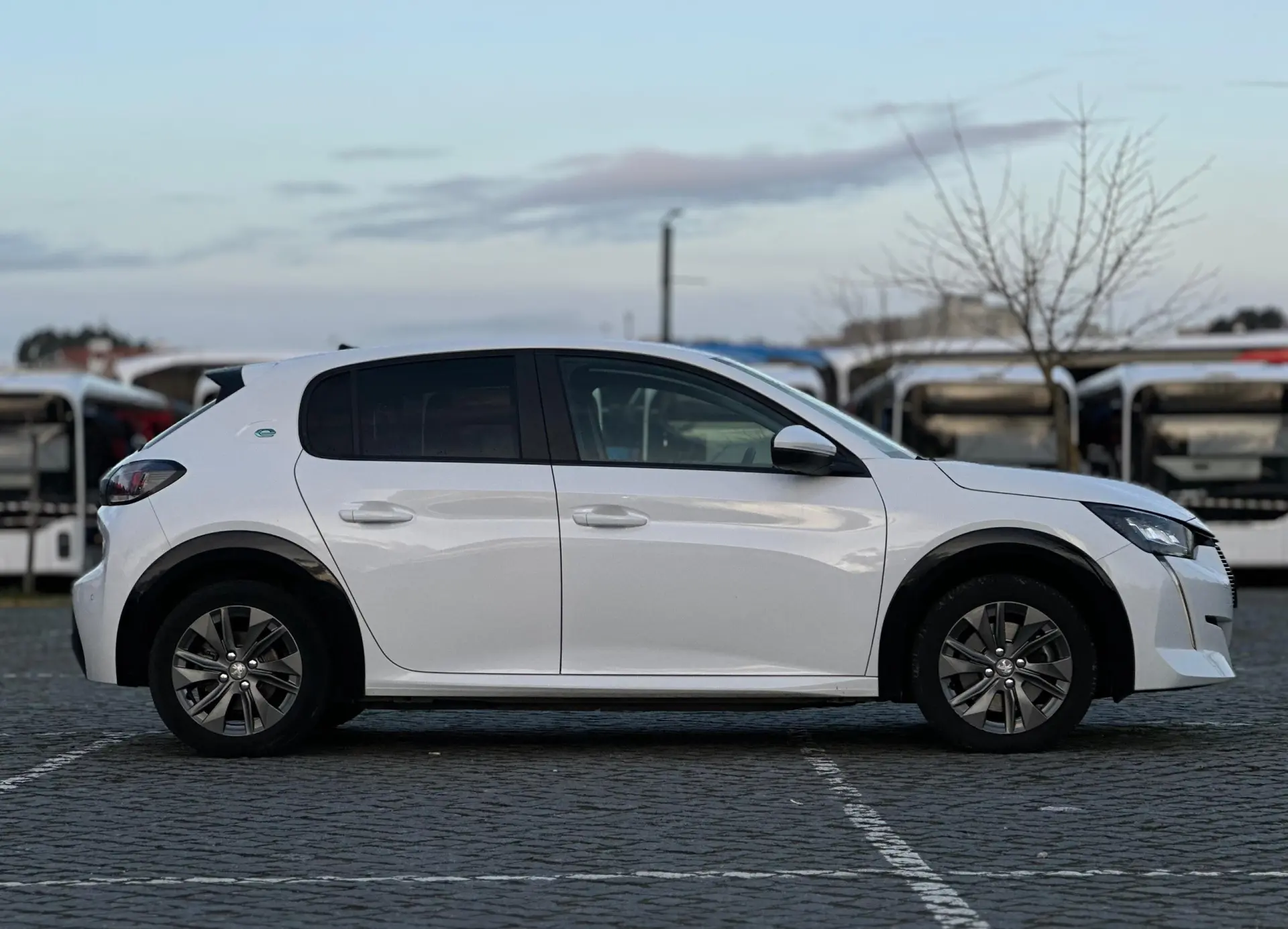 Peugeot e-208 Outro 4