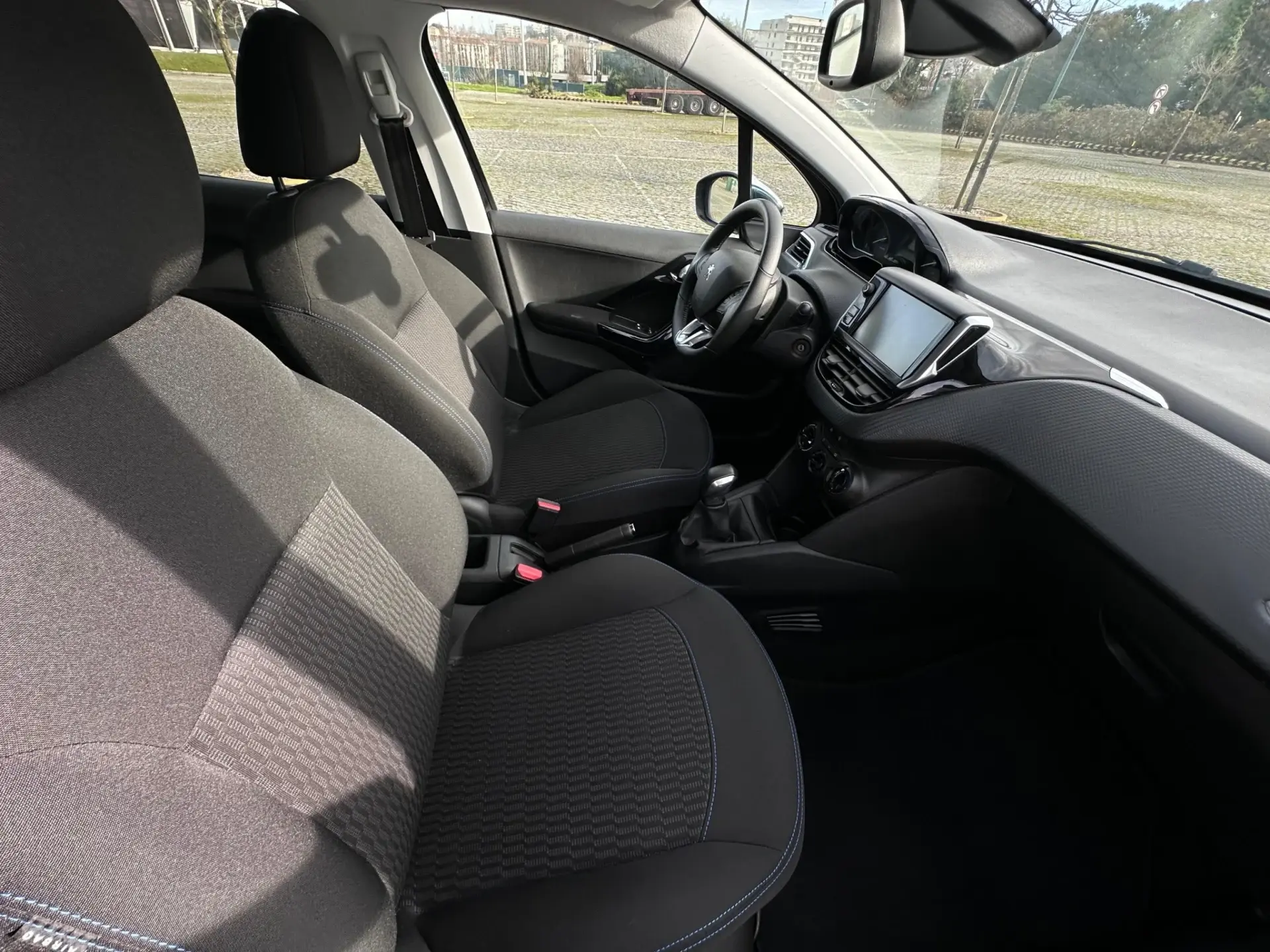 Peugeot 208 13