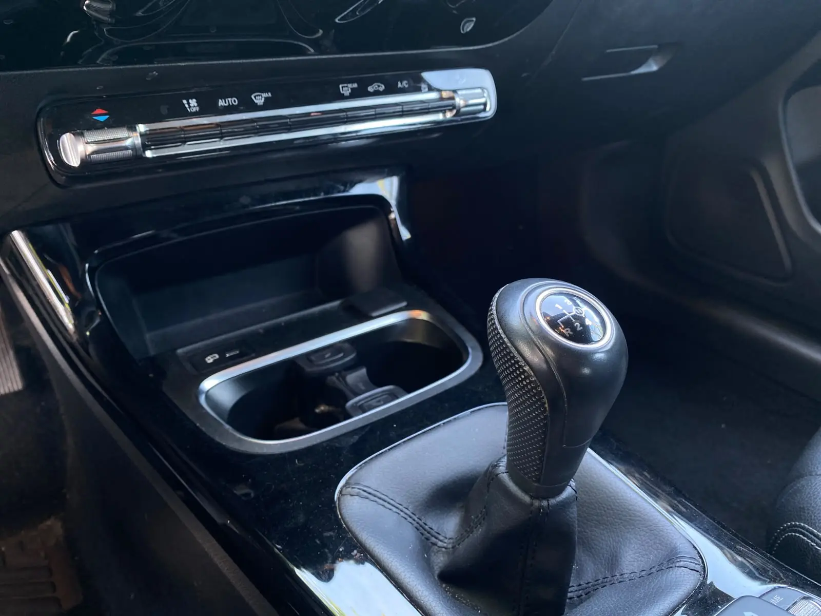 Mercedes-Benz CLA 180 d Shooting Brake Business Solutions 24