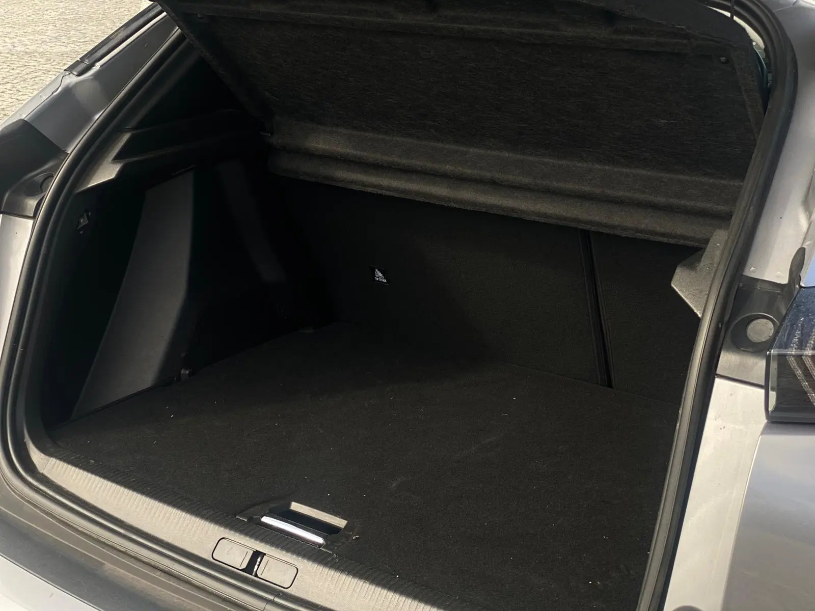 Peugeot 2008 1.2 PureTech Allure Pack EAT8 16