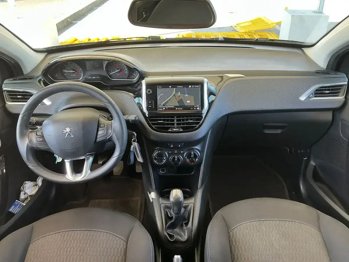 Peugeot 208 12