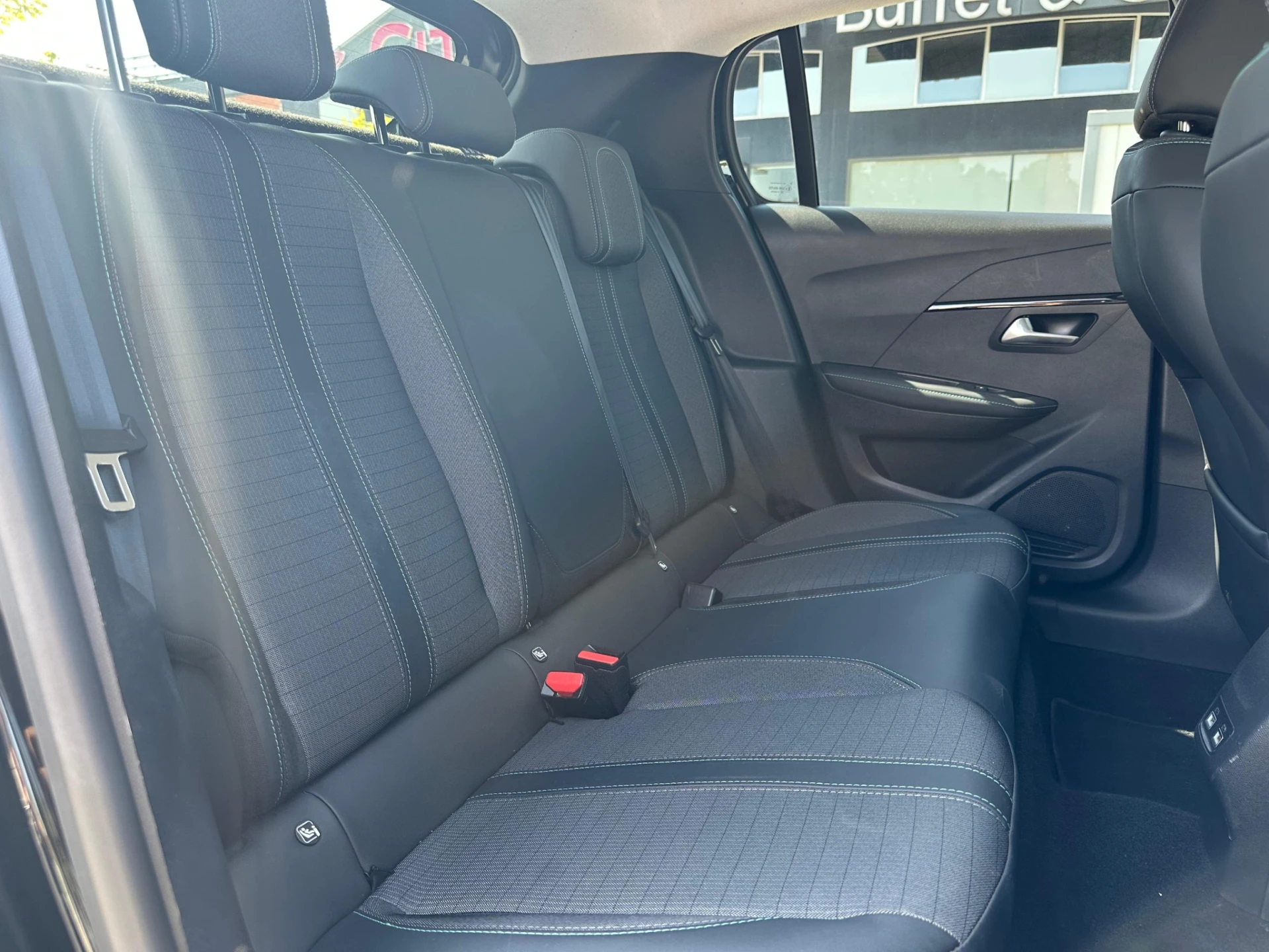Peugeot e-208 18