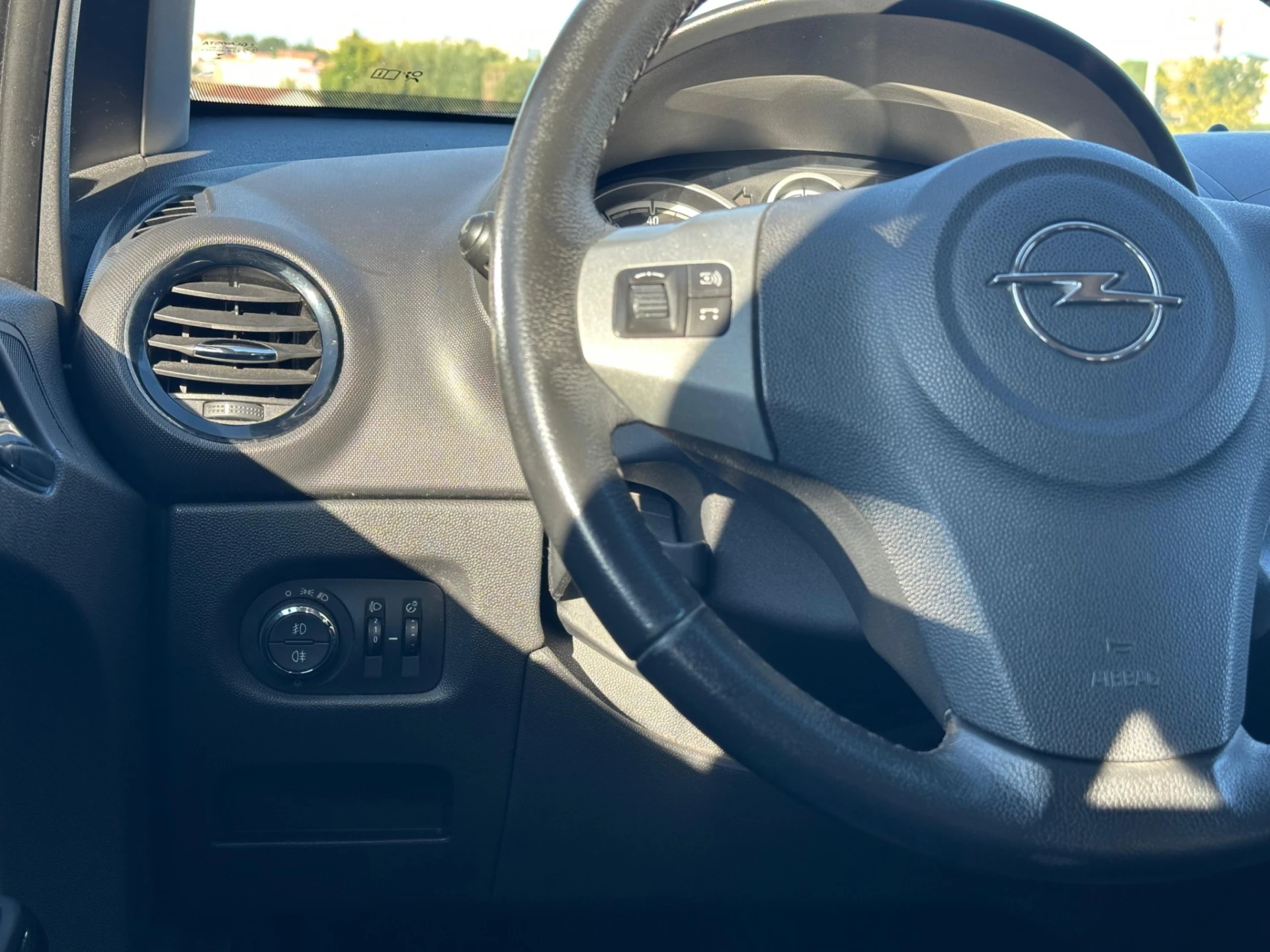 Opel Corsa Outro 16