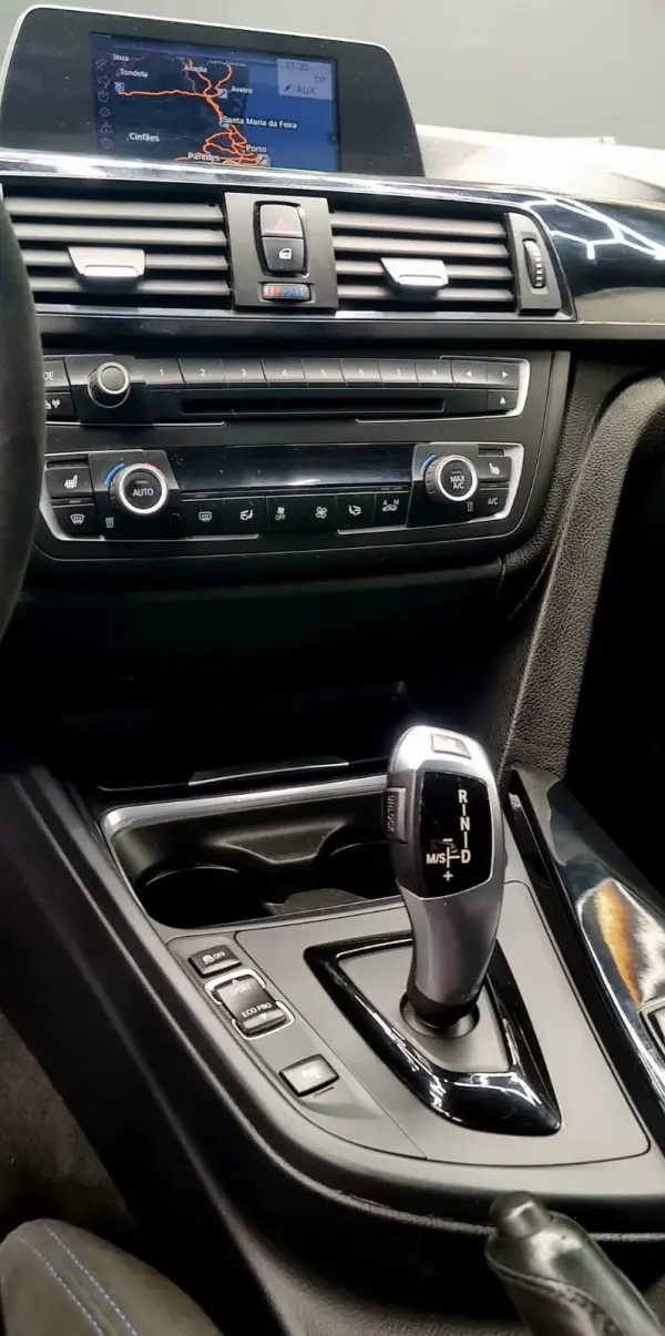 BMW 320 d Pack M Performance 10