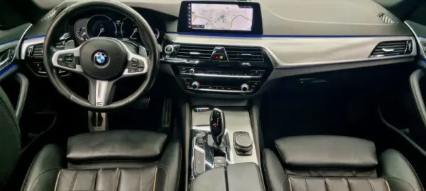BMW 520 d Pack Desportivo M Performance 24